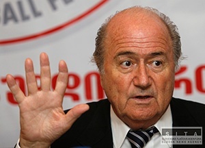 Prezident FIFA Sepp Blatter spsobil autonehodu