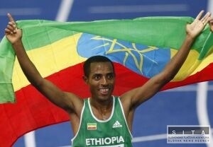  Bekele si trfa zdola Bolta na osemstovke