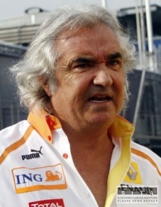 Briatore obviuje FIA z tajnch machinci