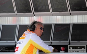 Briatore a Symonds v Renaulte skonil