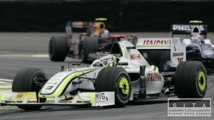 Button by mal na 99% zosta v tme Brawn GP, mysl si Brawn