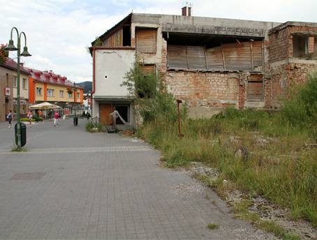 Palrikov dom chtra. Volebn vizul nespa atribty nmestia a je v rozpore s zemnm plnom