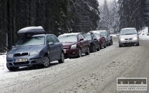 Pozor, na mokrej ceste me by ad