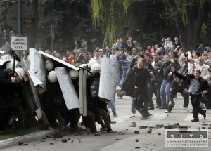 Moldavsk polcia obsadila parlament, pozatkala demontrantov