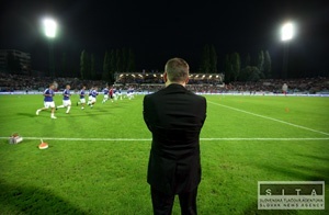 O dve hodiny ak Slovensko historick futbalov zpas