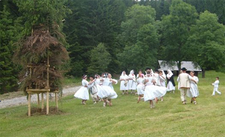 Jnske zvyky v Mzeu Kysuckej dediny vo Vychylovke - v nedeu 21. jna si v skanzene pripomen svtojnske tradcie