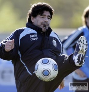 Maradona pota pre MS 2010 aj s Lavezzim