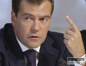 Rusko m prli vea asovch psiem, vyhlsil Medvedev