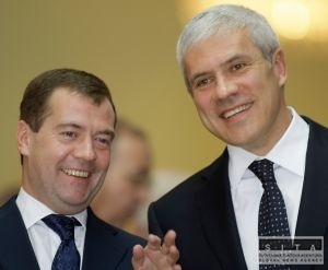 Medvedev priniesol do Belehradu piku vo vke miliardy eur