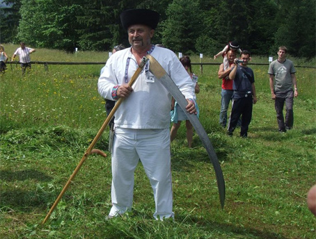 Sobota v skanzene vo Vychylovke voala pokosenou trvou a rozliehal sa spev trvnic