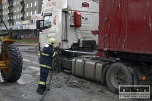 Z havarovanej cisterny vytiekla v Levickom okrese nafta