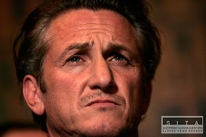 Sean Penn chce urobi rozhovor s Fidelom Castrom