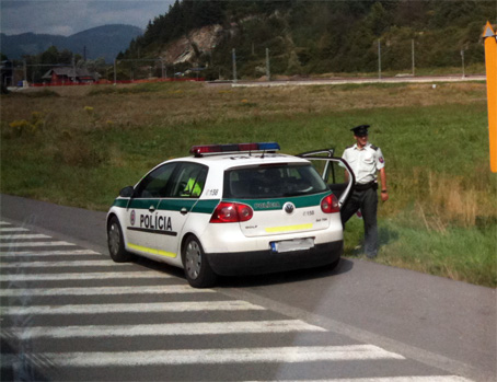 Pri kontrole zaaenia vozidiel na Svrinovci policajti odhalili kontraband cigariet