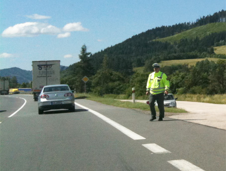 Vyetrovanie jazdy opitho vodia, ktor sa poksil utiec policajnej hliadke je ukonen