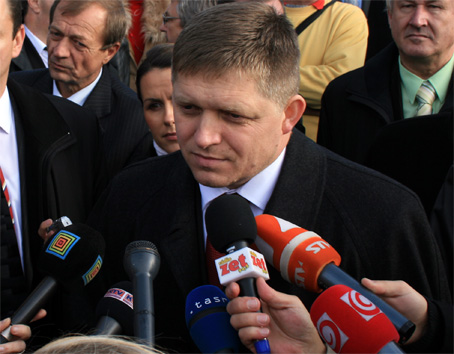 Robert Fico v nedeu otvor v Krsne nad Kysucou multifunkn ihrisko