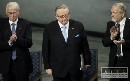 Bval fnsky prezident M. Ahtisaari si prevzal Nobelovu cenu