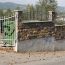 Mestsk cintorn v adci padol za obe graffitom