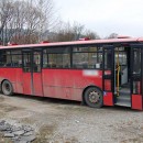 20 ron mladk sa vlmal do autobusu na Podzvoze