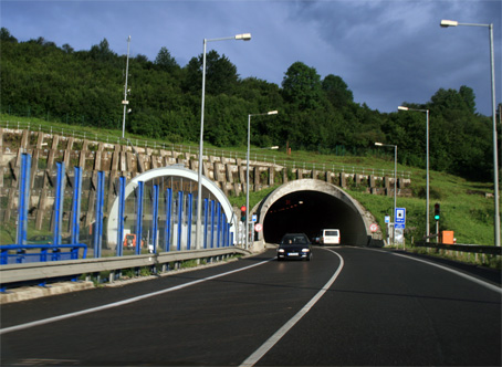 Dopravn nehoda odstavila Tunel Horelica v adci