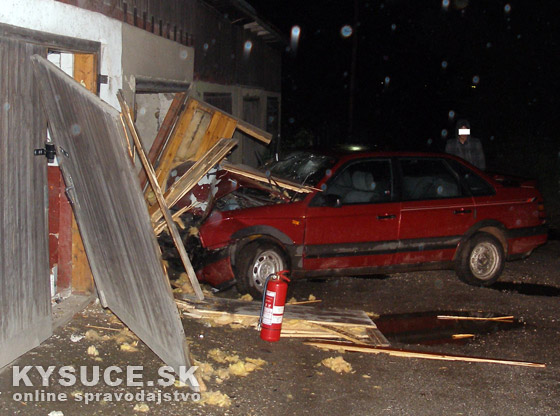 13 ron chlapec z Turzovky zobral auto, havaroval a z miesta nehody zranen uiel + foto