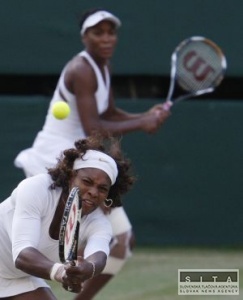 Serena a Venus mono s podielom na klube NFL Miami Dolphins